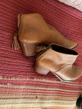 Toms Tan Leather Tassel Back Zip Ankle Booties
